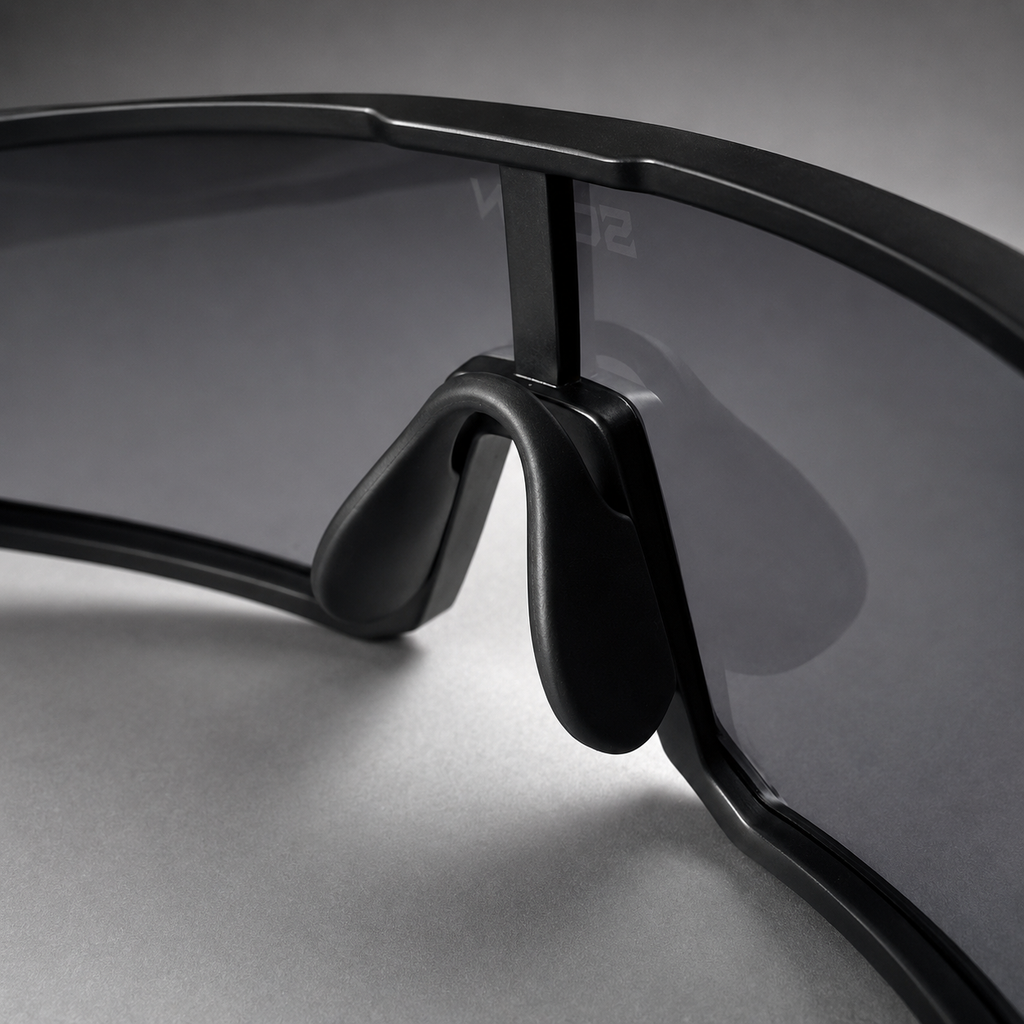 SCVCN Black Silver - en mano guante negro