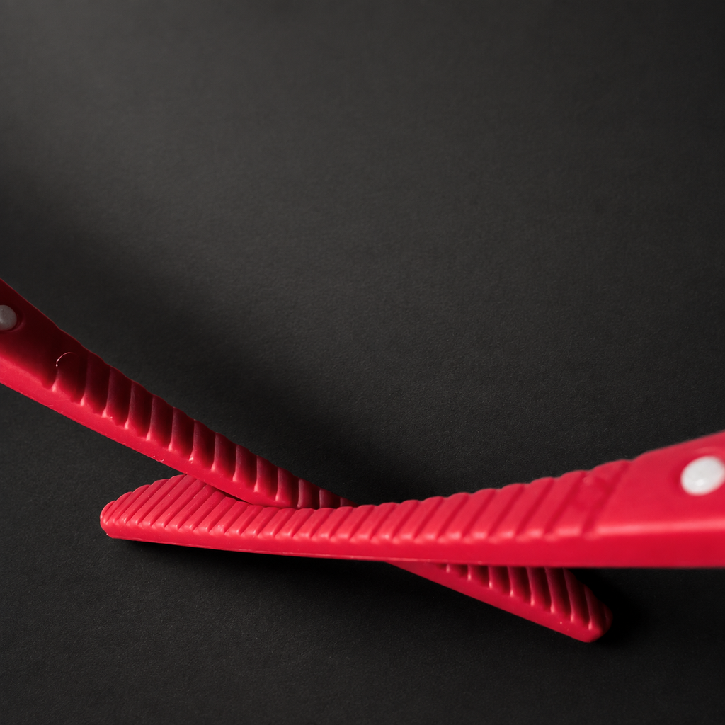 ALL BASIC Red White - detalle apoyo nasal rojo lateral