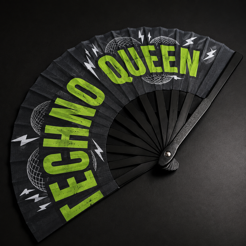 Abanico Techno Queen abierto sobre fondo negro